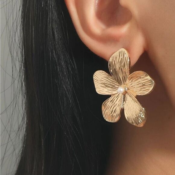 5 for $25 Flower Gold Studs - Picture 1 of 5